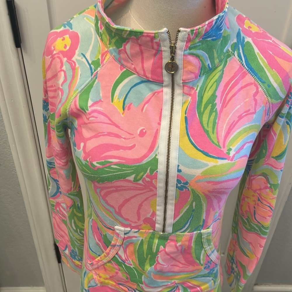 Lilly Pulitzer Active Top - Picture 2 of 8